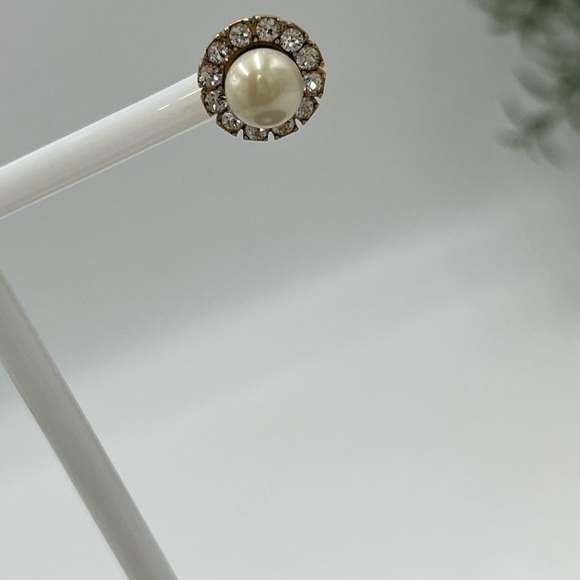 Marc Jacobs Small Strass Pearl in Cream & Antique Gold Studs - Picture 3 of 16